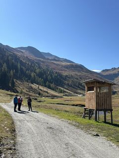 Foto von Chourmentis entlang der Tour