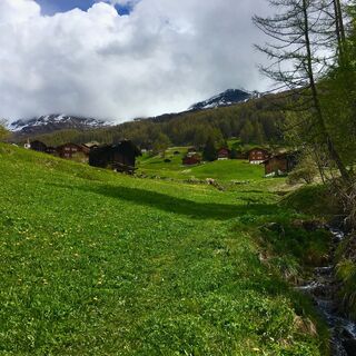 Blick auf das Dorf Villa