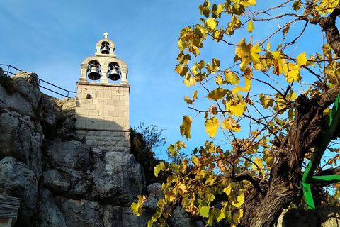 Fotografija s spletne strani G.A. na poti