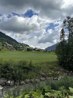 Fotografija s spletne strani Cyrill Bischof na poti