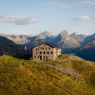 Die Terrihütte im Morgenlicht