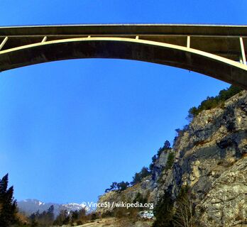 Die das Gemstal überspannende Brücke im Zuge der Gaichtpass-Strasse