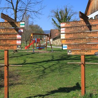 Wegweiser, Schlosspark in der Oststeiermark