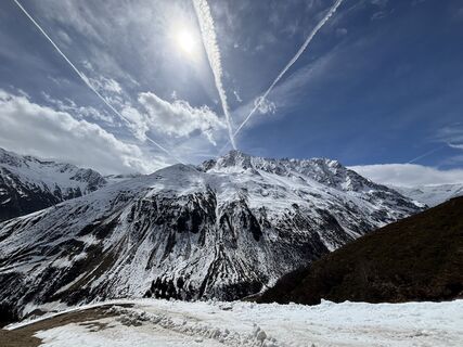 Fotografija s spletne strani Yining Huang na poti