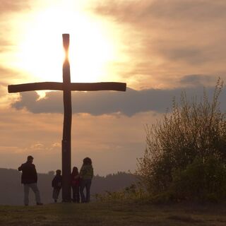 Gipfelkreuz bei Sonnenuntergang