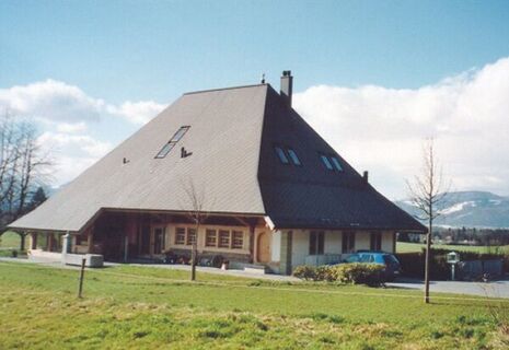 Renoviertes Studhaus beim Waldaustritt in Ester