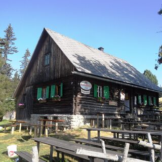 Knödelhütte im Sommer