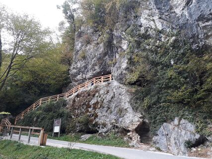 Eingang zur Dante Höhle