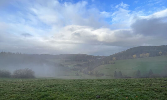 Am Wanderweg R2 bei Rattlar