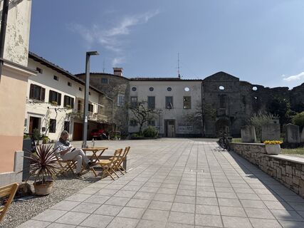 Fotografija s spletne strani Miha Gostisa na poti