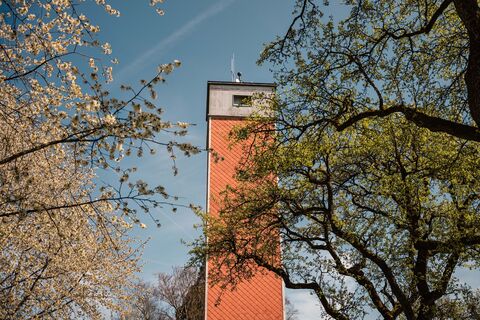 Zum Fuße des Burgbergs