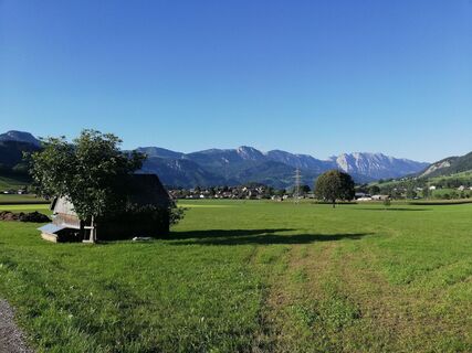 Blick nach Lantschern. Im Hintergrund der Hochmölbing und der Hochtausing.