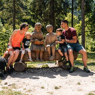 Die Holzskulpturen der Fee Gavardina