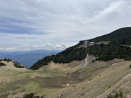 Fotografija s spletne strani dergleichen na poti