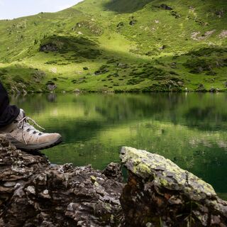 Spaziergang Teich Ayes Bethmale am Wasser