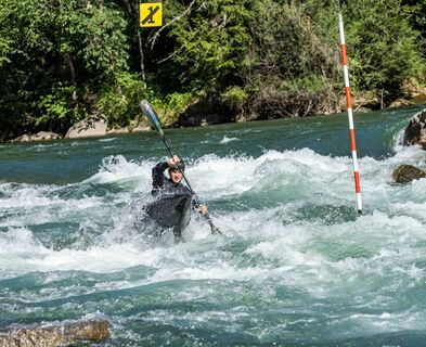 Kajak-Parkour auf der Wildwasser-Arena