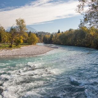 Fluss Sava Dolinka beim Camping Šobec (Der Drei-Brücken-Weg)