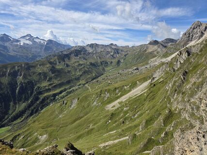 Foto von Schneekar entlang der Tour