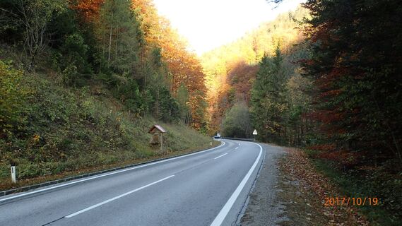 Start B27 vor dem Weichtalhaus