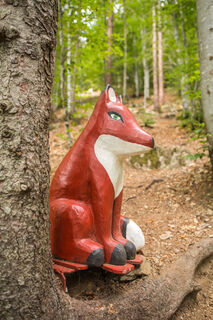 Die Fuchs-Holzfigur auf dem Zauberweg