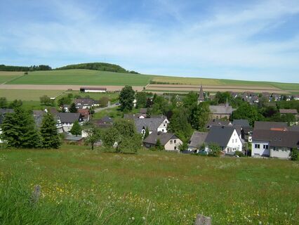 Blick auf Kirche in Endorf