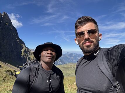 Fotografija s spletne strani Rron Mazrekaj na poti
