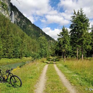 Wunderschön schmiegt sich der Radweg an der Möll entlang.