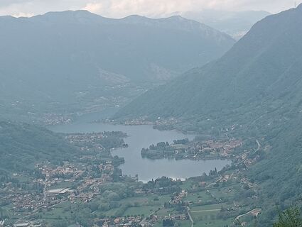 Zdjęcie z simone ravasi wzdłuż trasy