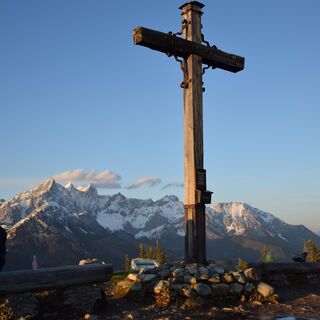 Gipfelkreuz Rossbrand in der Abendsonne