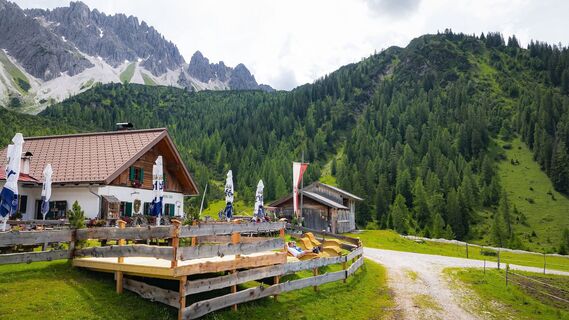 Eppzirler Alm mit Bergpanorama