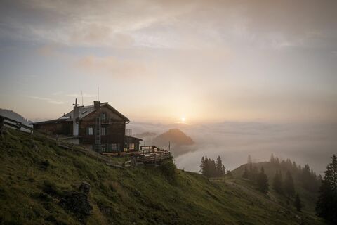 Bayreuther Hütte Morgensonne
