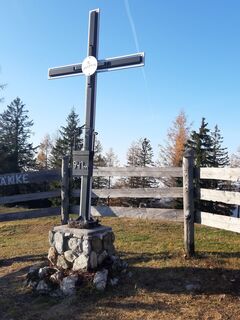 Rastplatz Frankenfelsberg mit Gipfelkreuz