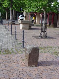 Brunnen am Dorfplatz Weisenheim am Berg