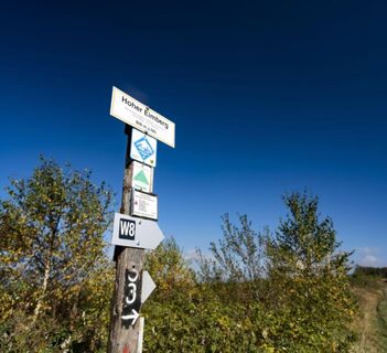 Wanderschilder am Hohen Eimberg