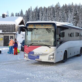 In der Skisaison fährt der Bus dreimal am Vormittag von Mühlbach zum Endpunkt Arthurhaus.