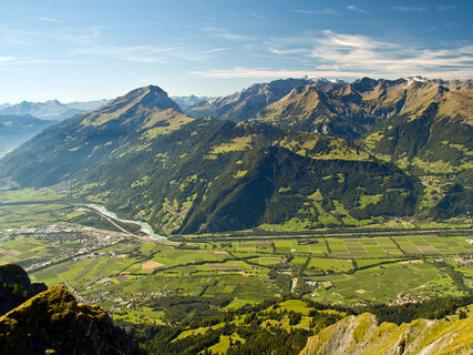 Aussicht Richtung Calanda und Bündner Rheintal