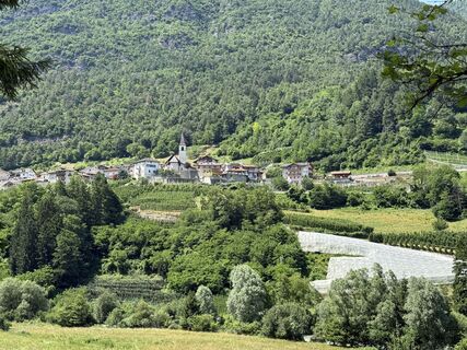 Fotografija s spletne strani Nadir De Nale na poti