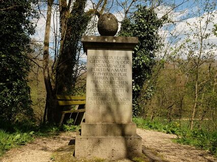 Denkmal für Fürst Friedrich III, den Lieblingsbruder von Fürstin Amalie Zephyrine