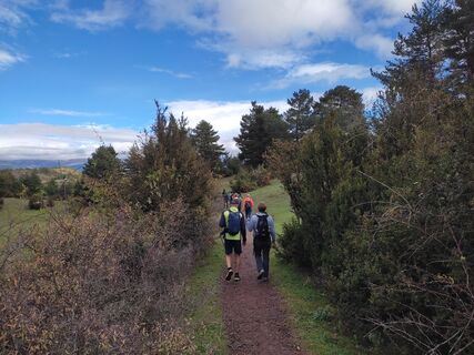 Trail descending towards Estana