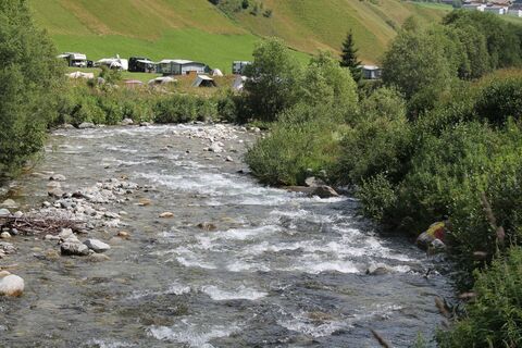 Direkt am Rhein gelegen