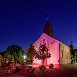 Alsterweiler Kapelle in Rosa