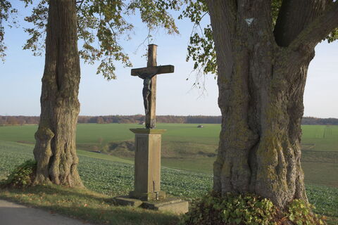Wegkreuz entlang des Wanderweges