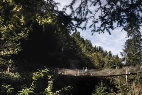 Blick auf die Hängebrücke