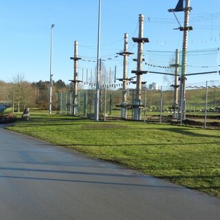 Hochseilgarten gleich neben dem Parkplatz
