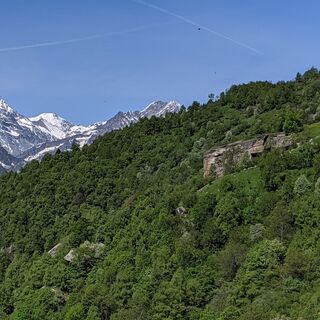 Blick auf den Roc d'le Masche und im Hintergrund die Uja di Ciamarella