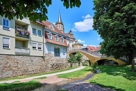Hofgartentreppe und Schloss in Öhirngen