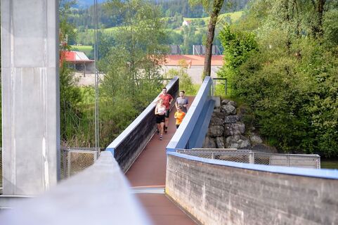 Schwimmende Murbrücke