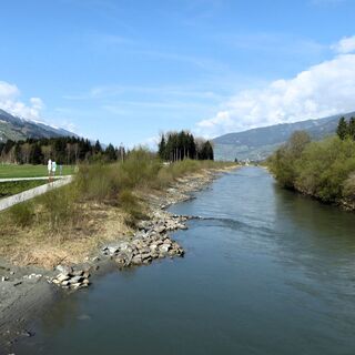 Früher ein wilder Gebirgsfluss, präsentiert sich die Salzach heute weitgehend gezähmt.