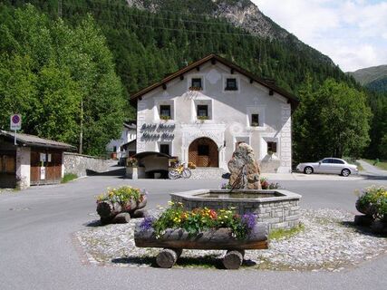 Dorfplatz von Chamues-ch