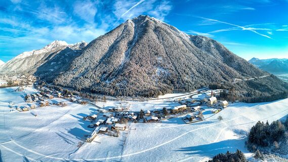 Ortsteil Eben am Achensee - Ebner Joch im Hintergrund